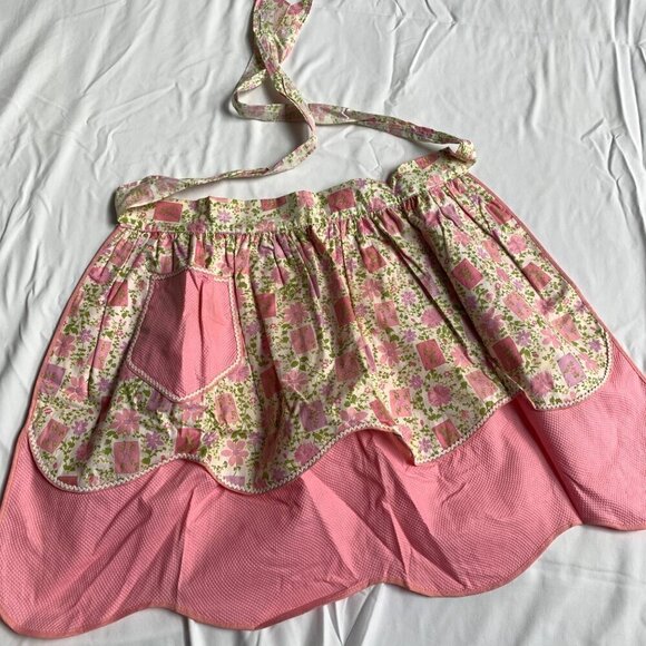 Vintage Pink Floral Reversible Half Apron with Pockets - Picture 1 of 3